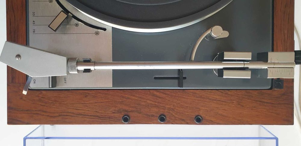 Gira Discos Lenco B55