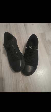Czarne buty trampki 34
