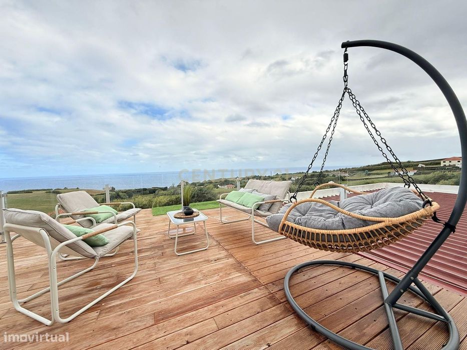 Moradia Moderna com Vista Mar e Serra – Excelente Oportunidade