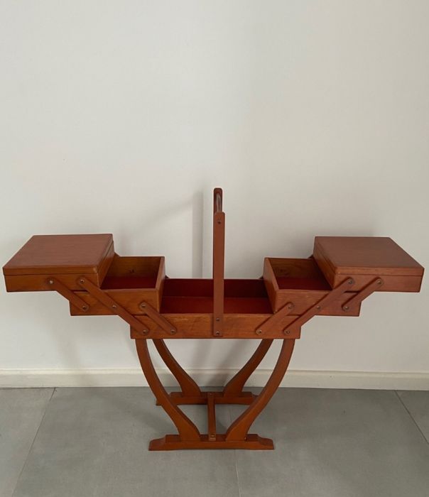 Caixa de costura de madeira articulada, estilo sanfona