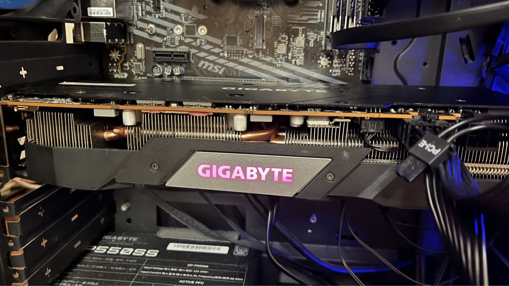 Продаю відеокарту Gigabate Rx 5700 xt