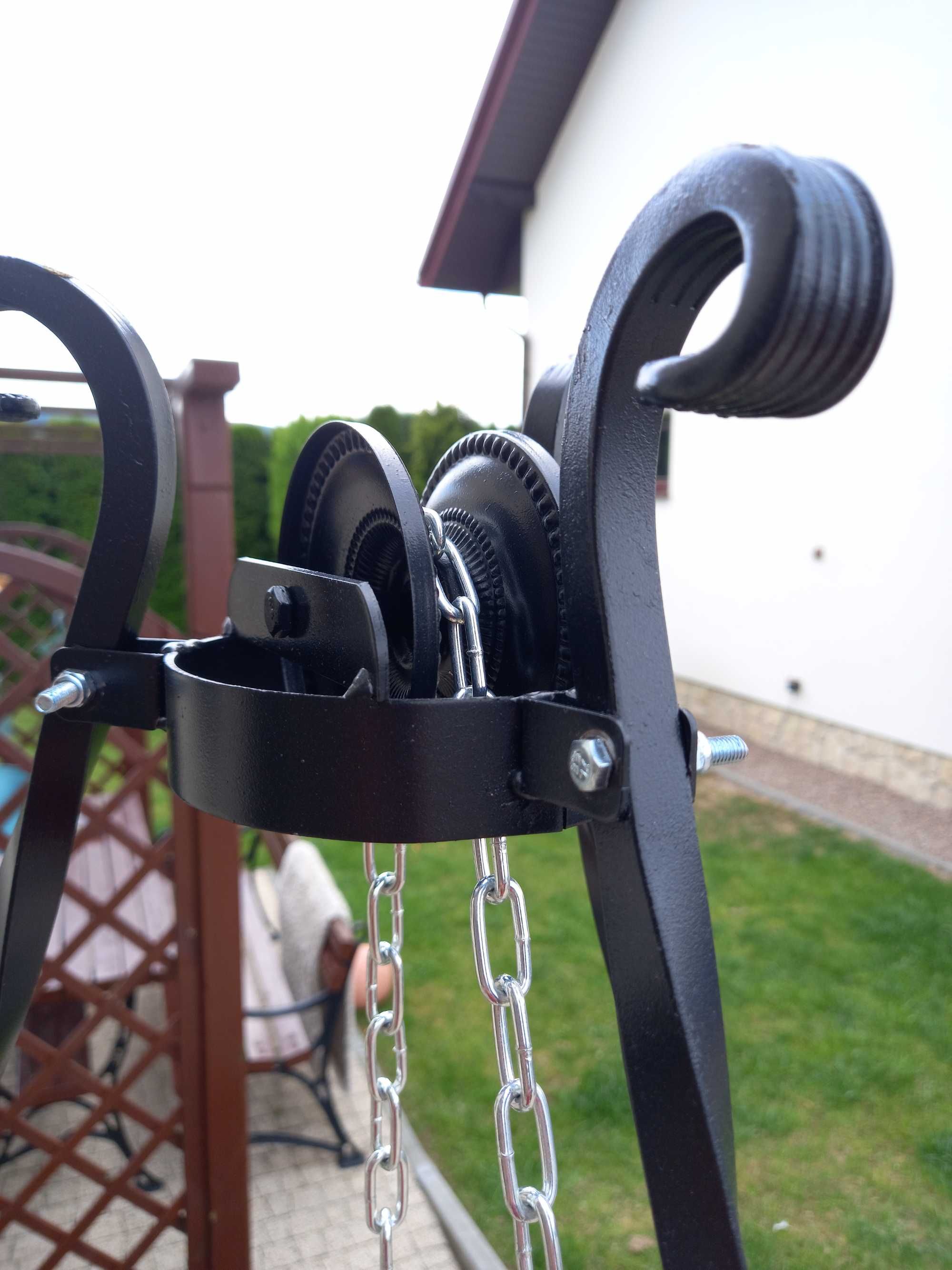 Grill ogrodowy trójnóg z kołowrotkiem + ruszt chromowany o śr.60 cm.