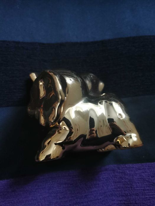 Złota figurka słonika