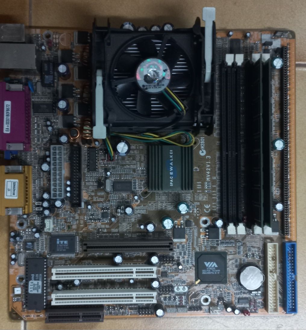 Motherboard com Pentium/ ou Celeron  4, 3 e 2