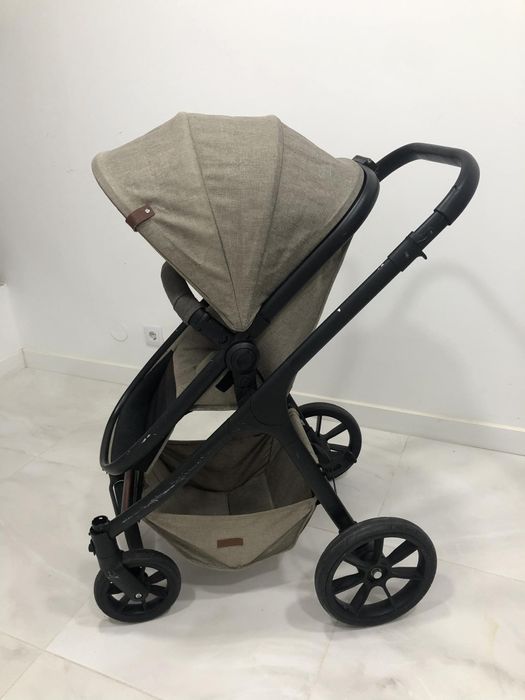 Carinho de bebe em bom estado, leve e pratico