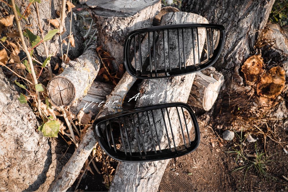 Grelhas Duplas para Para-Choques em Preto Piano (BMW E90)|NOVAS
