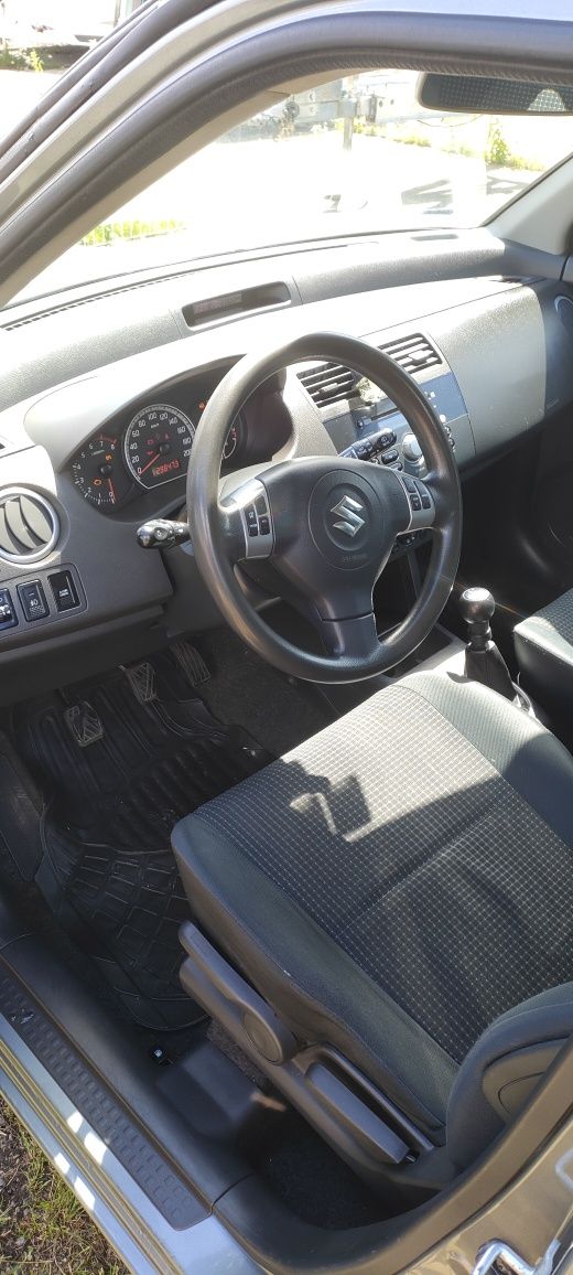 Suzuki Swift 1.5 100 KM. GAZ. Sprzedam.