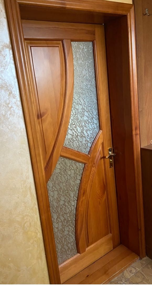 Двері деревяні в ідеальному стані 80*204