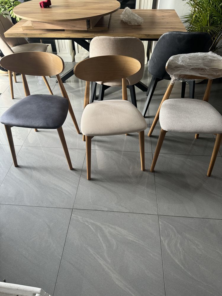 Zestaw mebli Stół 100 cm + 4x krzesło drewniane
