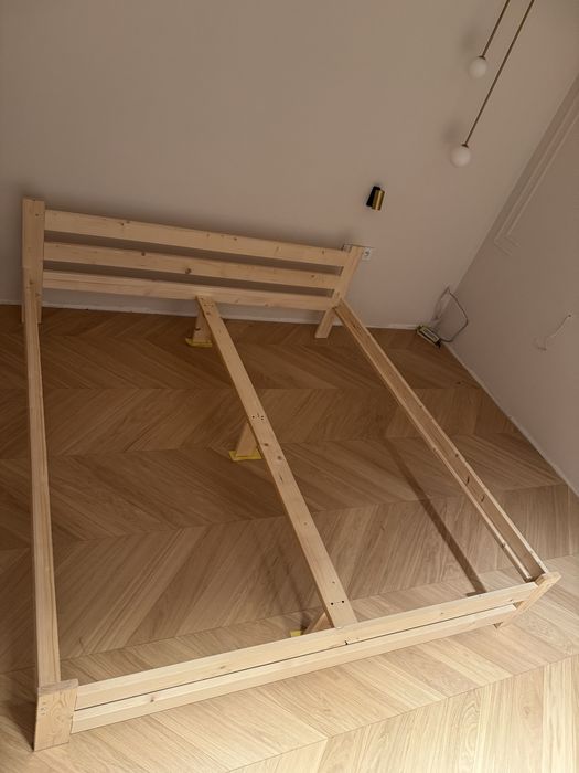 Łóżko 200x180cm - rama drewniana