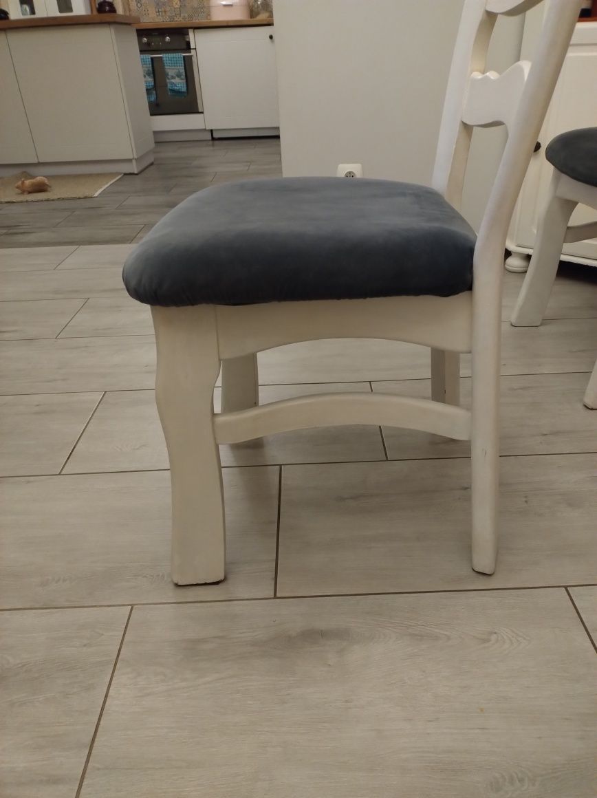 Sprzedam krzesła lite drewno dab 120 zł za sztukę