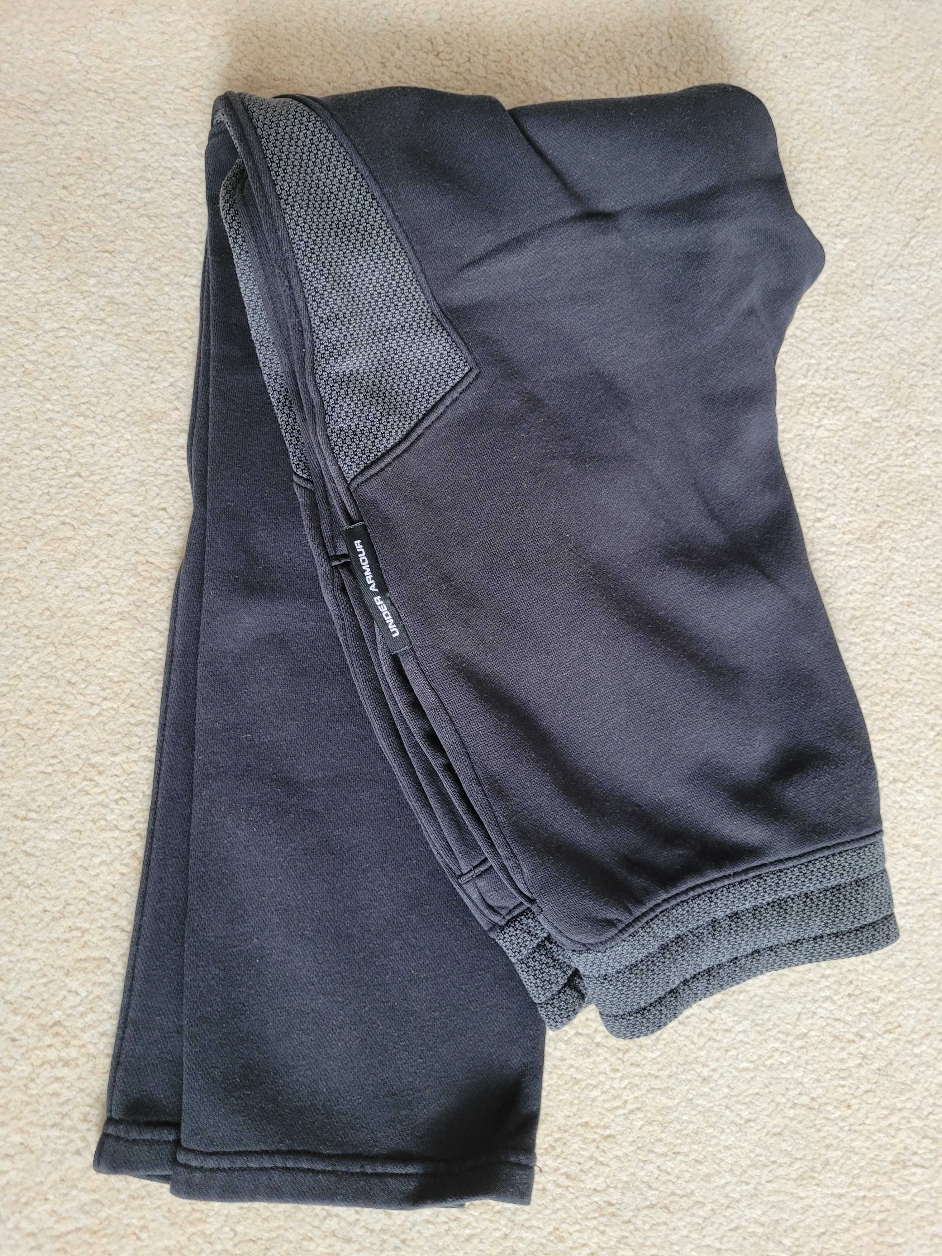 Spodnie dresowe UNDER ARMOUR _  rozm. 140-146 cm