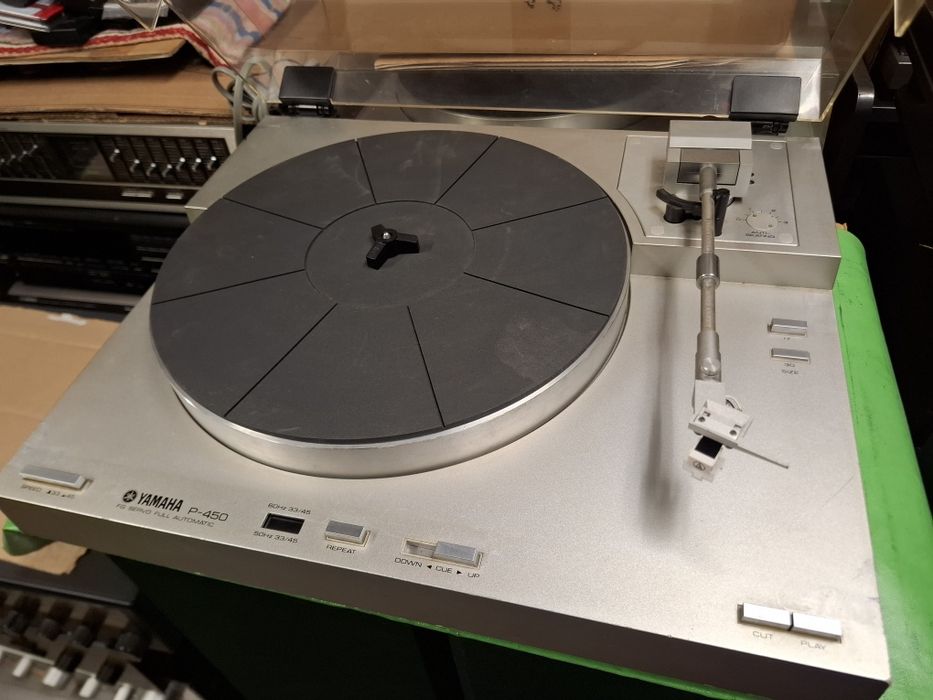 Gramofon Yamaha P-450