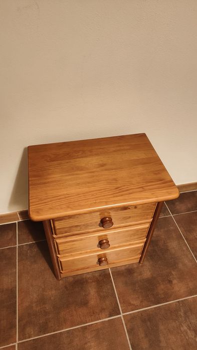 2x Mesas de cabeceira