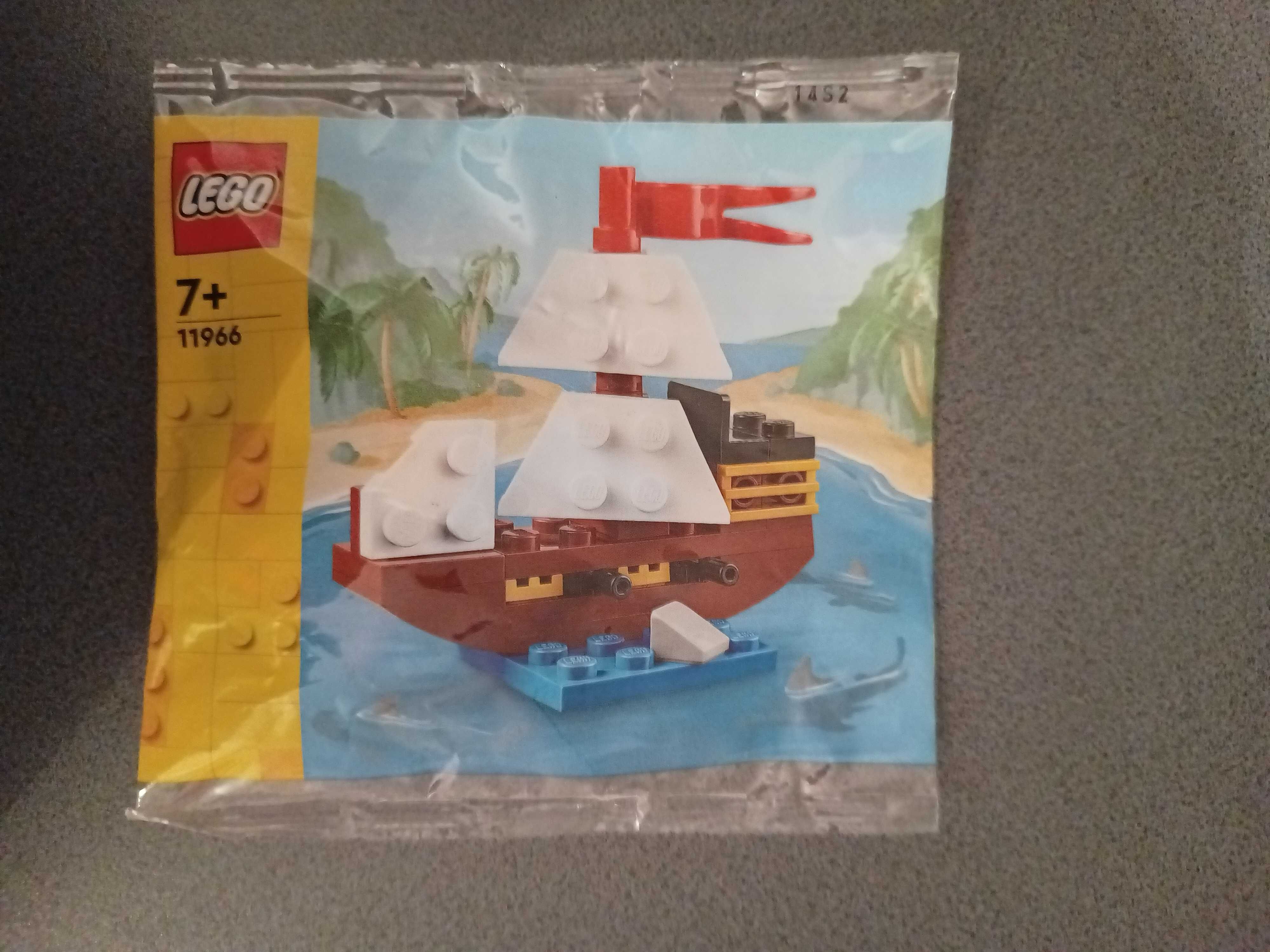 LEGO 11966 - Statek Piracki