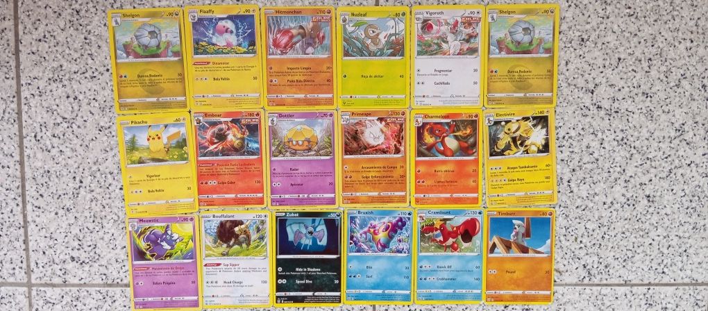 Várias cartas Pokémon