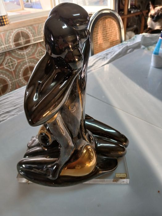 Estátua da marca GALOS