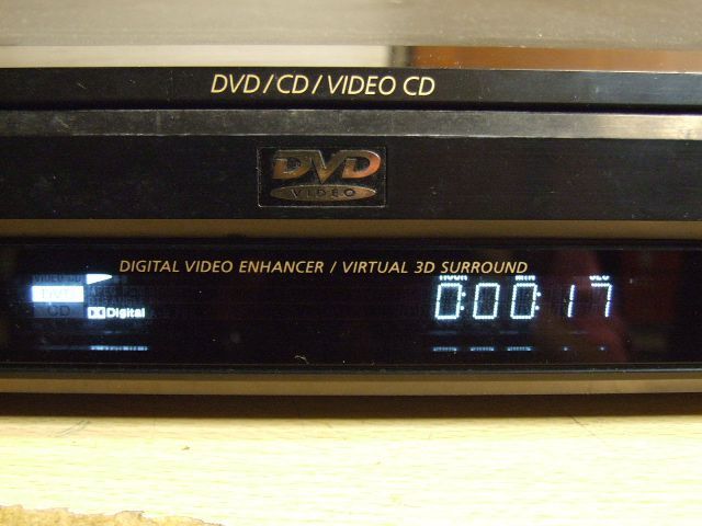 Leitor de CD e DVD Sony DVP-S535D impecável com comando