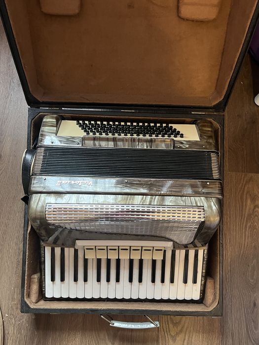 Akordeon Victoria II, rocznik 68