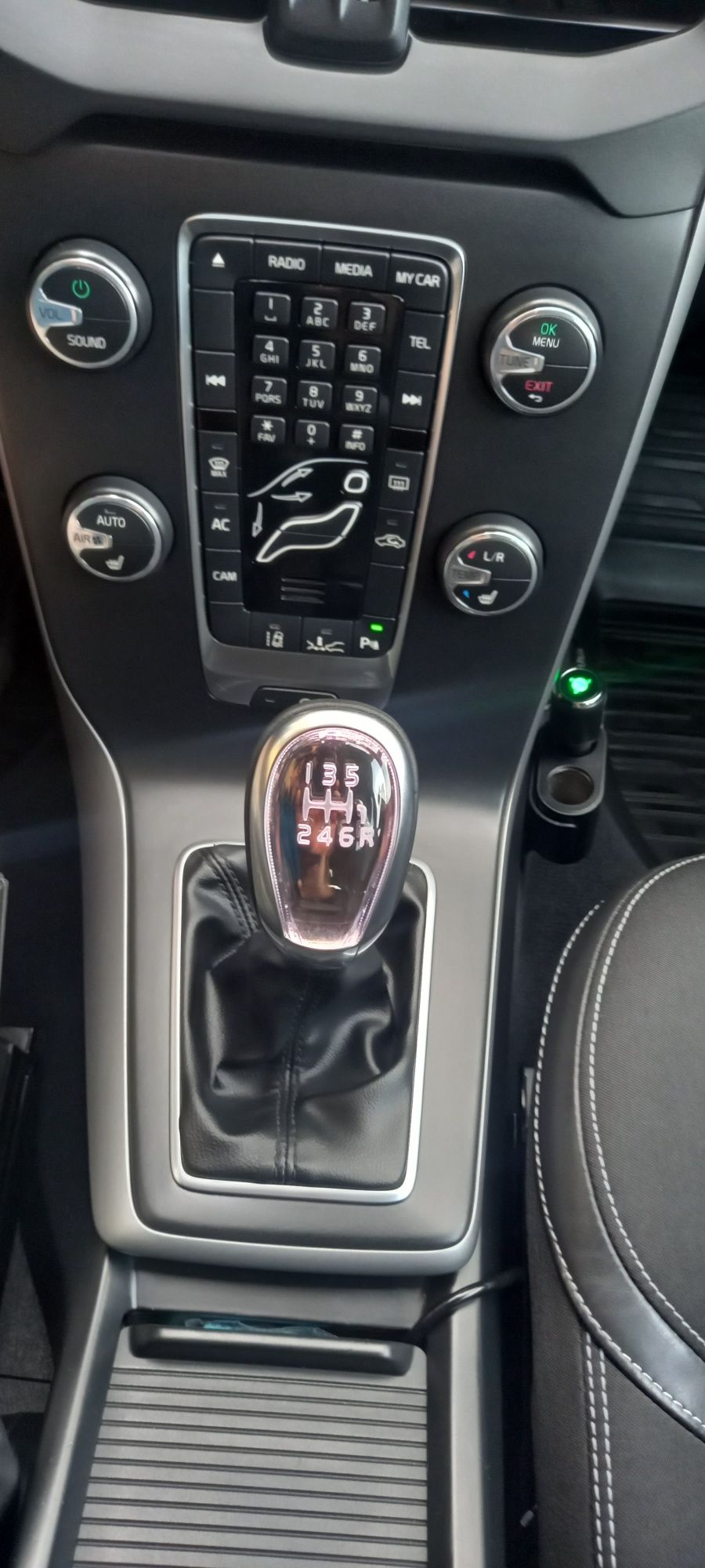 VOLVO v40 II D3 Momentum