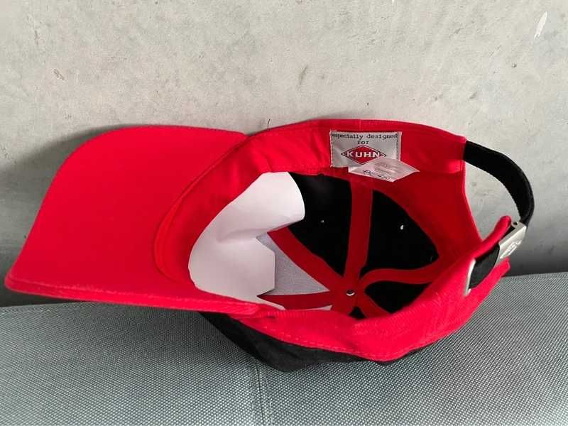 Czapka z daszkiem KUHN + smycz