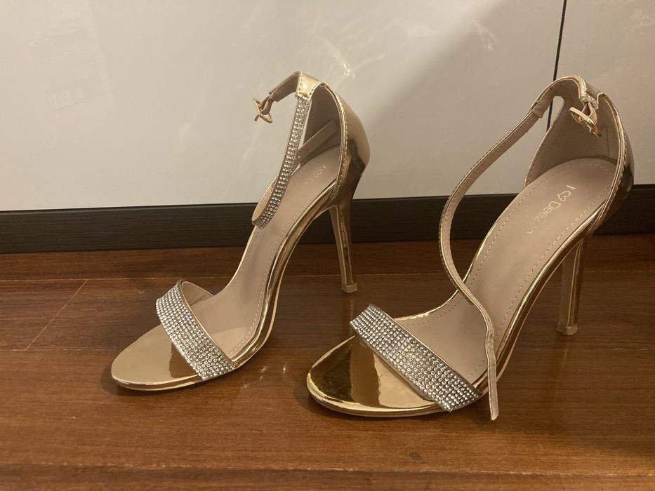 Złote szpilki DeeZee r35