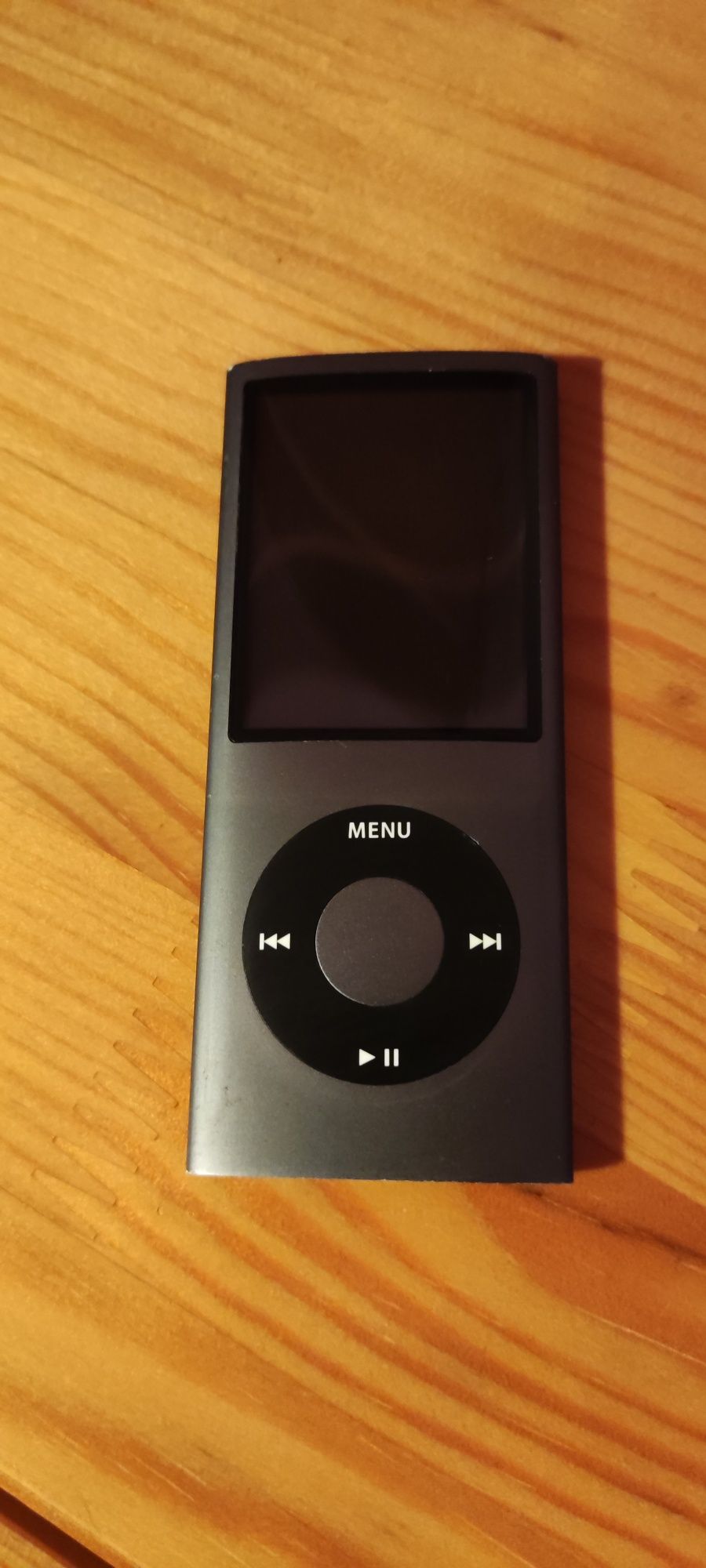iPod 8GB and Logitech speaker