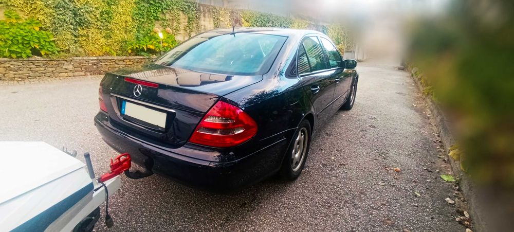 Mercedes E220 Sedan Elegance + Atrelado Venter