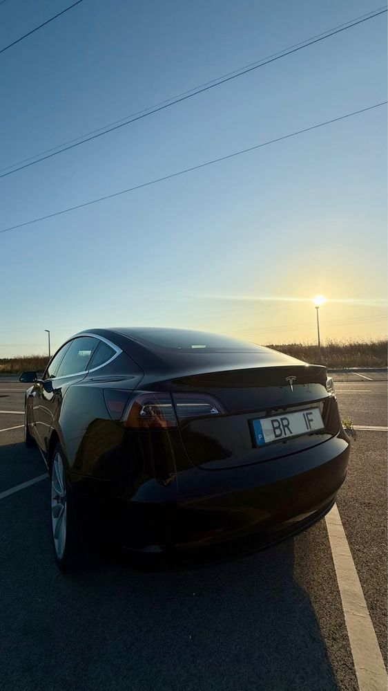 Tesla Model 3 - tração traseira - 45 mil km