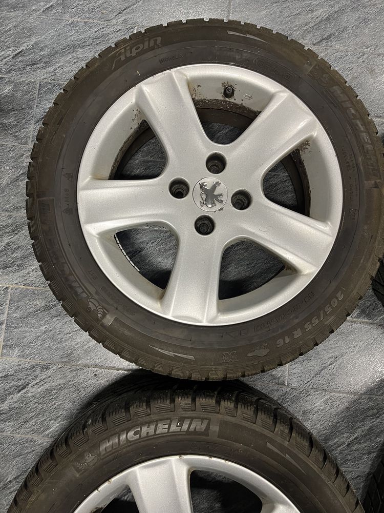 Диски Peugeot 4x108 з зимовими шинами 205/55r16