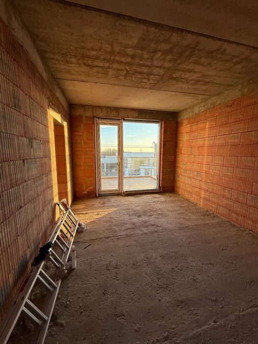 Чудовий 3К будинок в тихому районі!