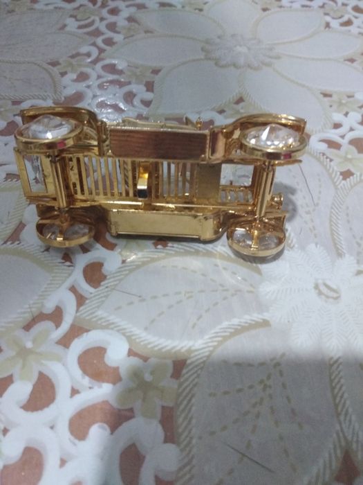 продам игрушечную машинку