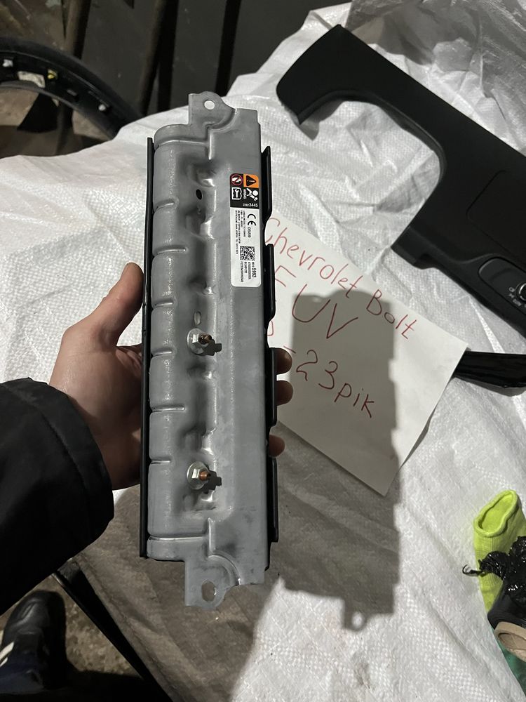 Bolt euv ev 22-23 airbag колін волія