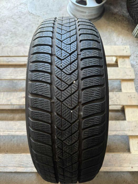 Opona zimowa 205/60 r17 Pirelli Sottozero 3 6mm bieżni 2021r 1szt 250#