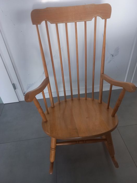 Fotel bujany drewniany