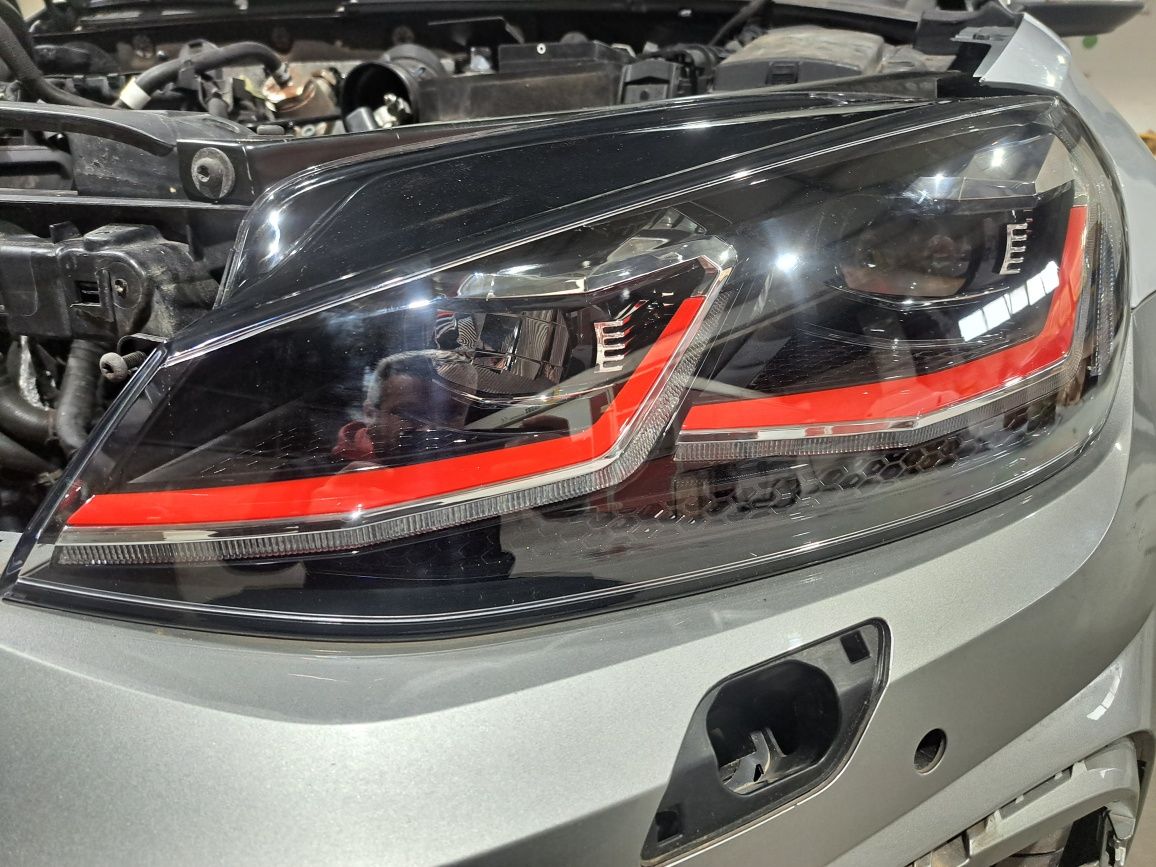 Farol golf gti mk7.5