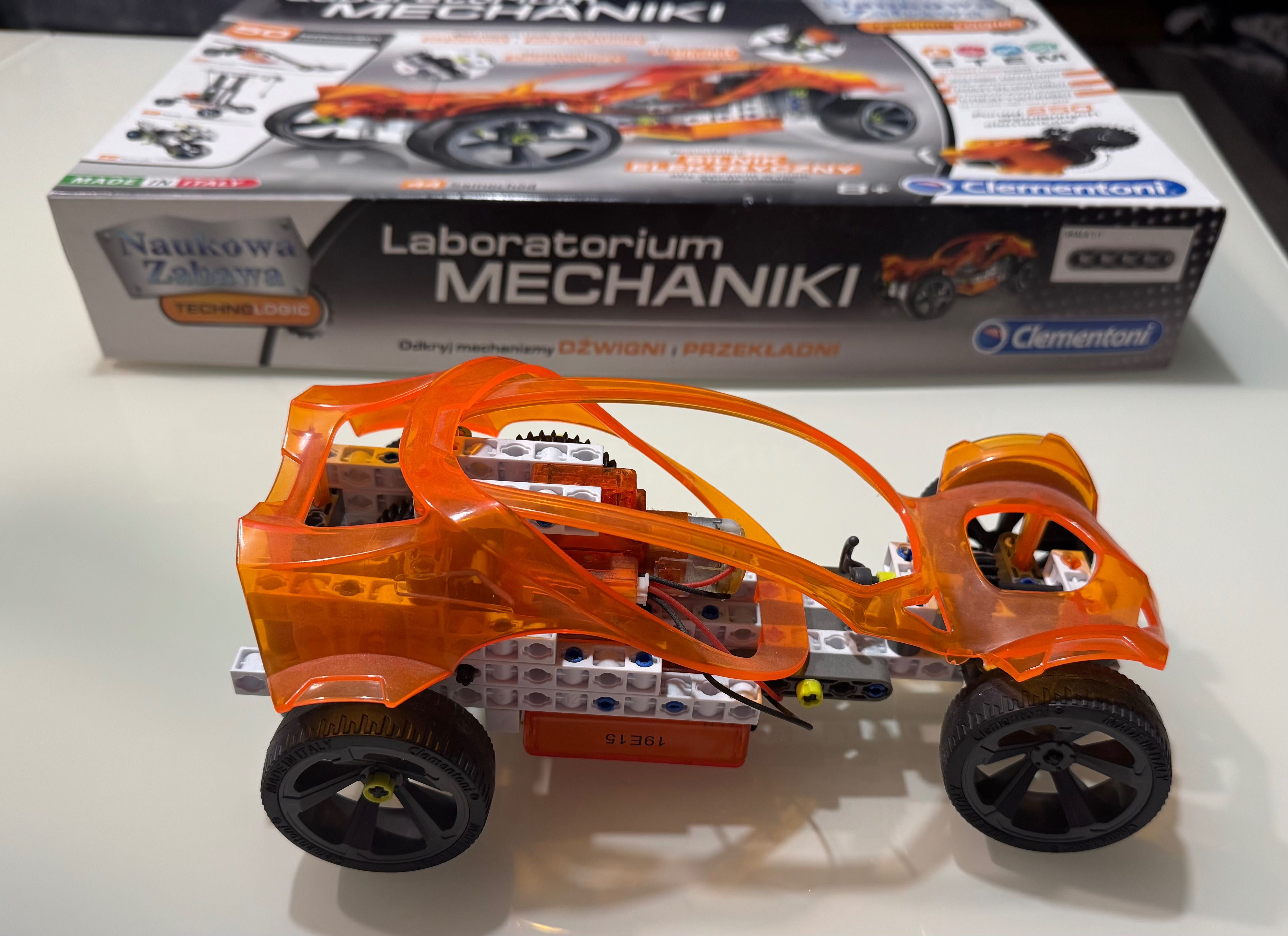 Złożone auto Laboratorium Mechaniki