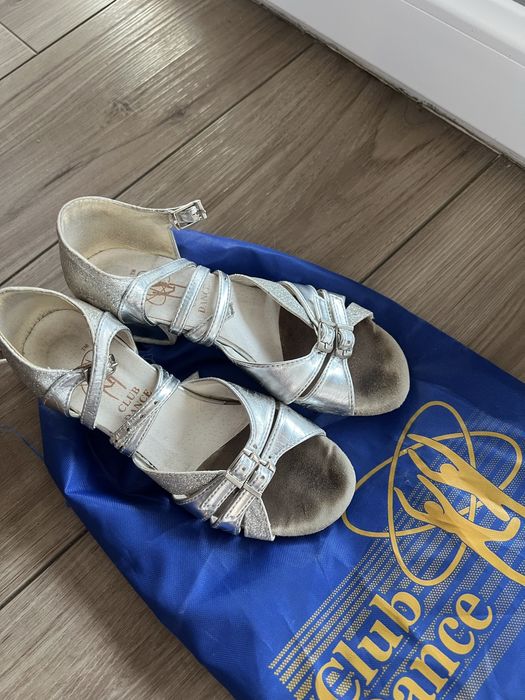 Туфлі для бальних танців