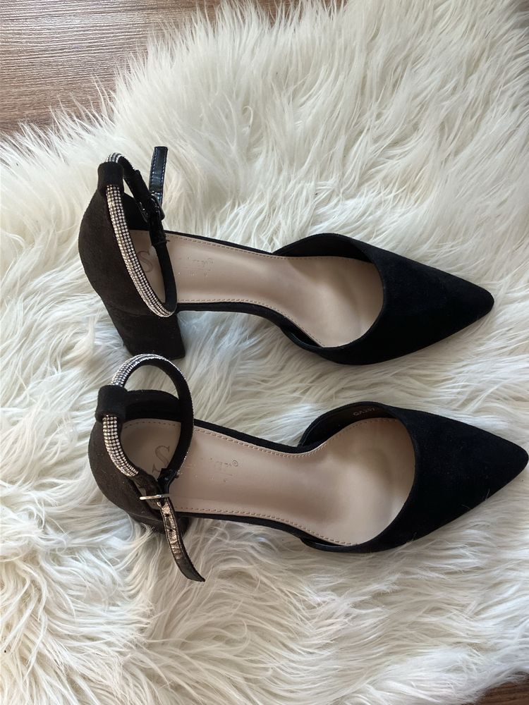 Buty na slupku 39