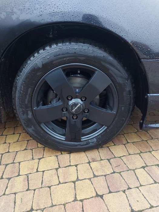 Felgi 5x114,3 z oponami zimowymi Hankook Winter i*cept RS2 195/60R15