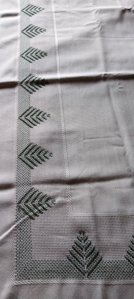 Toalha  bordada a  mão 2,50m x 1,50m