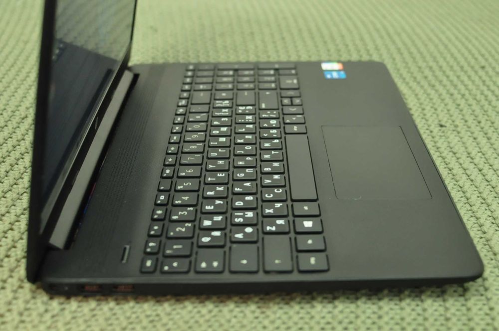 Игровой ноутбук HP 15  (Core i5 Gen11 /8Gb/SSD/ intel iris 2GB)