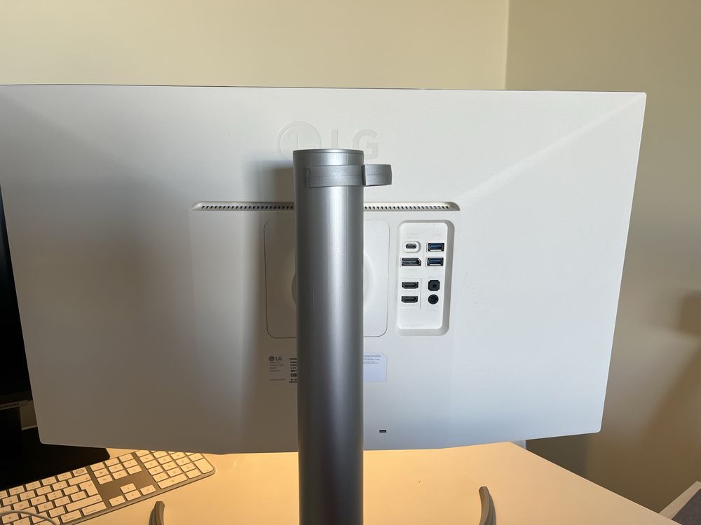 Monitor LG 27" 27UP550N-W IPS 4K UHD 16:9 60Hz FreeSync