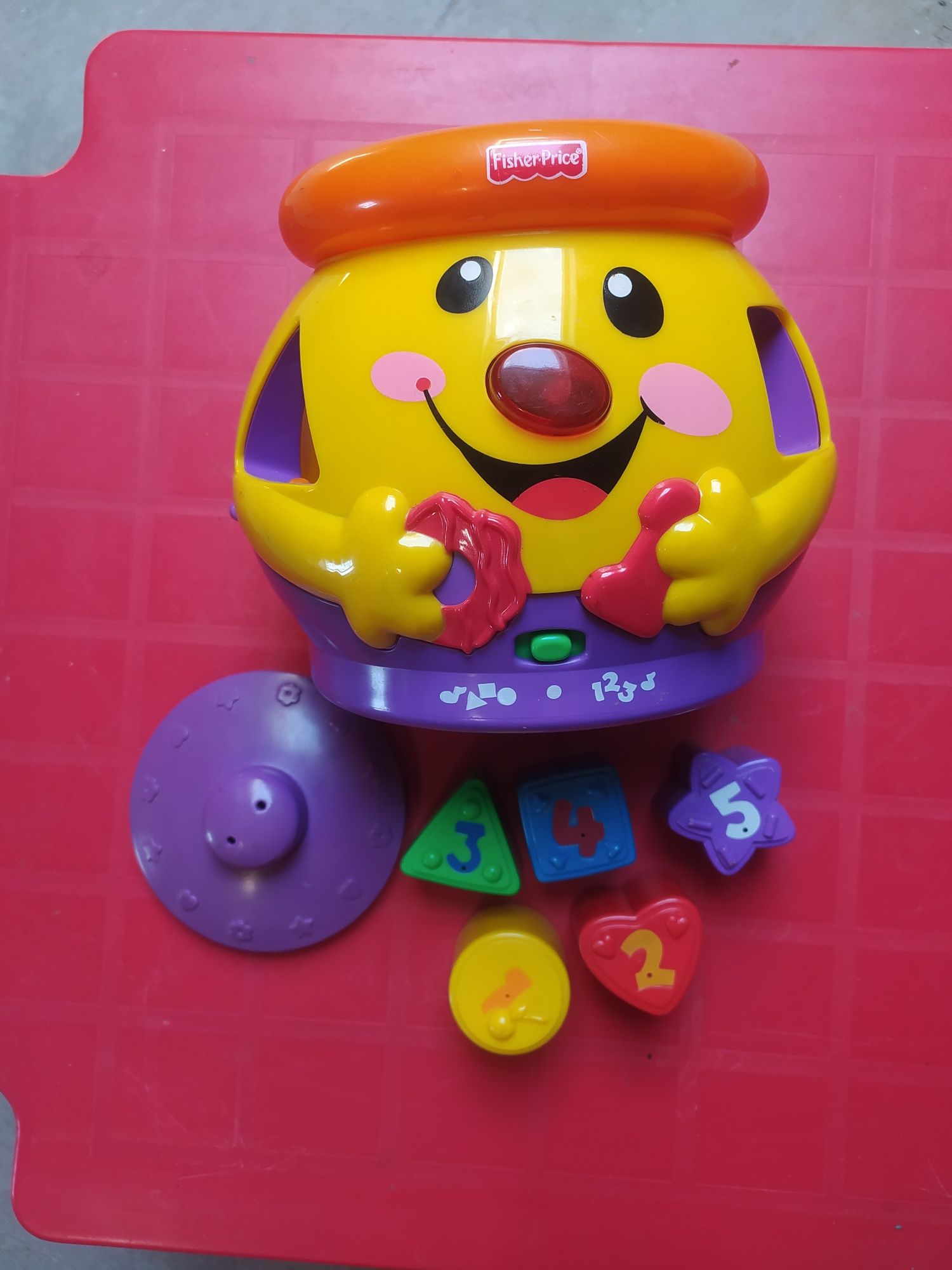 Garnuszek na klocuszek Fisher Price