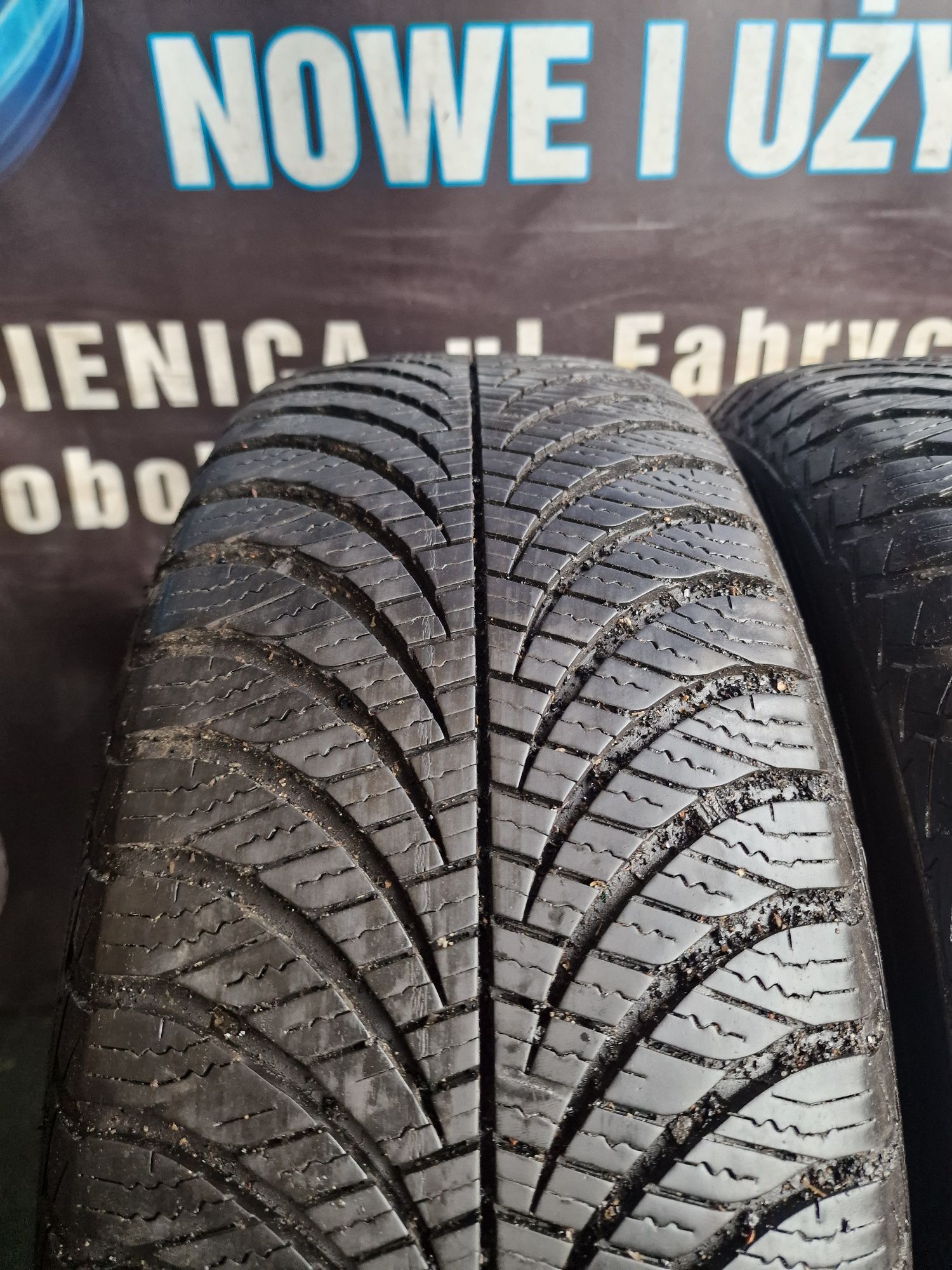 Opony Całoroczne 195/60/15 Goodyear Para 7.8mm