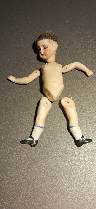 Boneca em porcelana