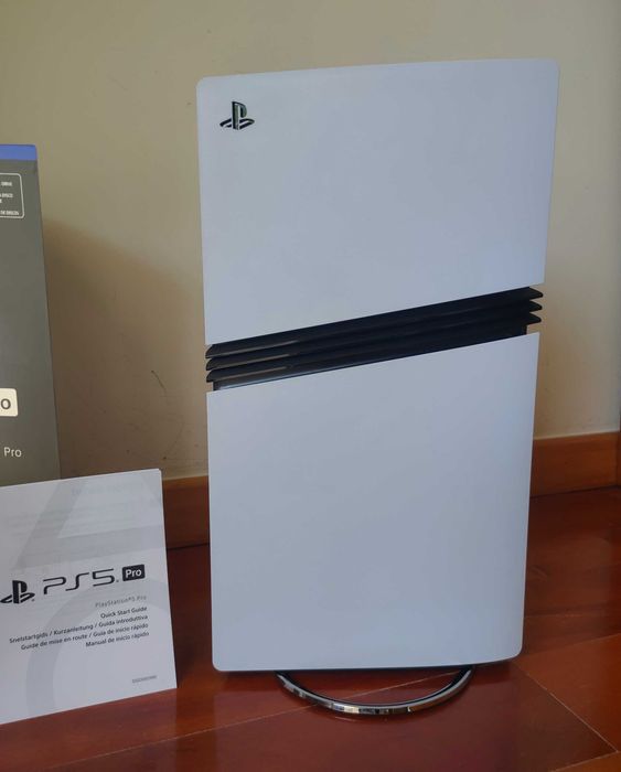 Playstation 5 PRO em estado imaculado com garantia de 3 anos