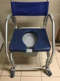 Cadeira Sanitária e de Banho com Rodas