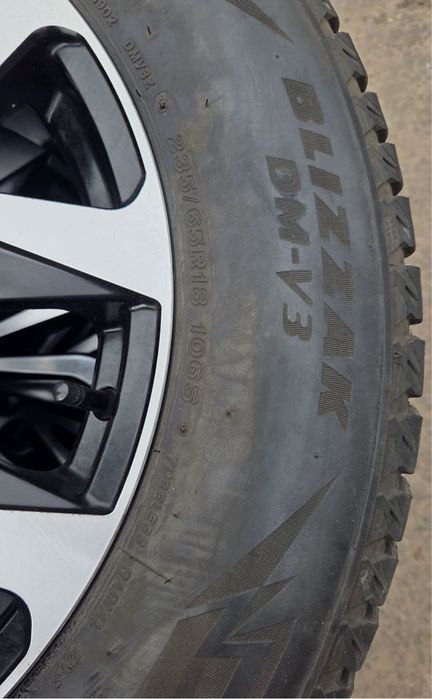 Шини зимові 235/65R18 bridgestone blizzak
