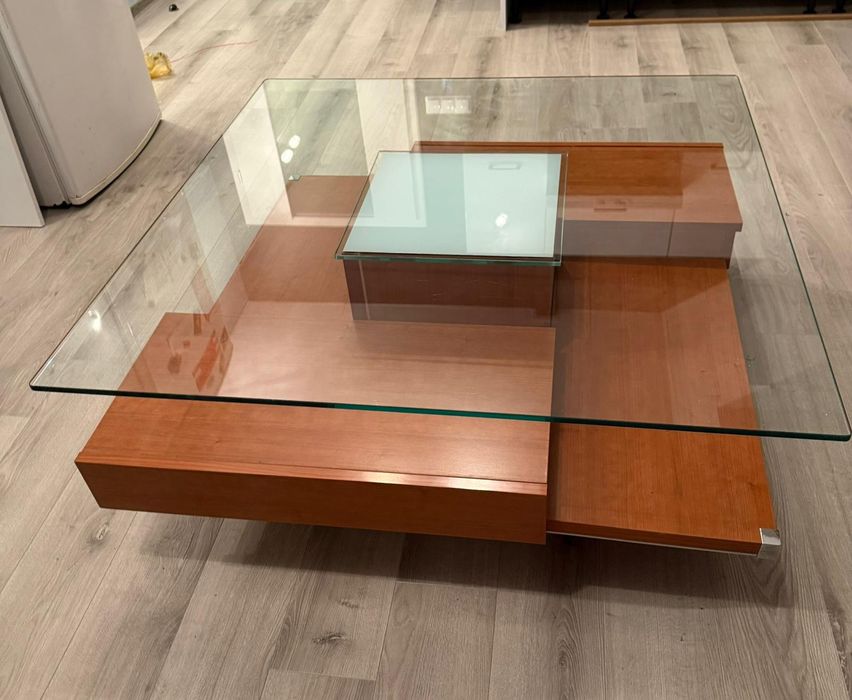 Stolik drewniany z szybą hartowaną  solidny